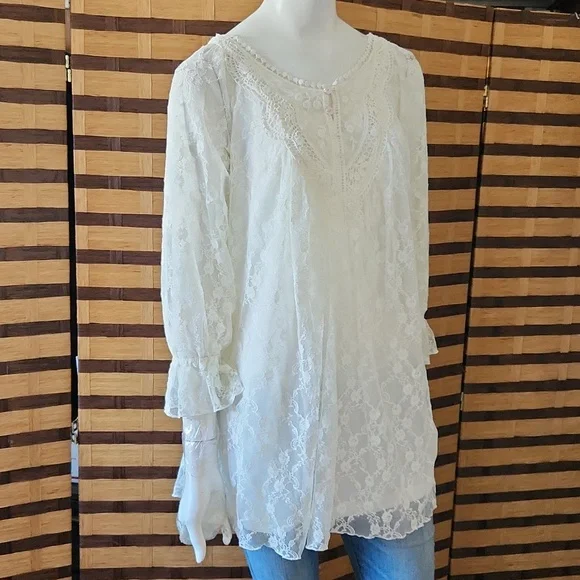 V Cristina lace overlay top - Picture 2 of 9